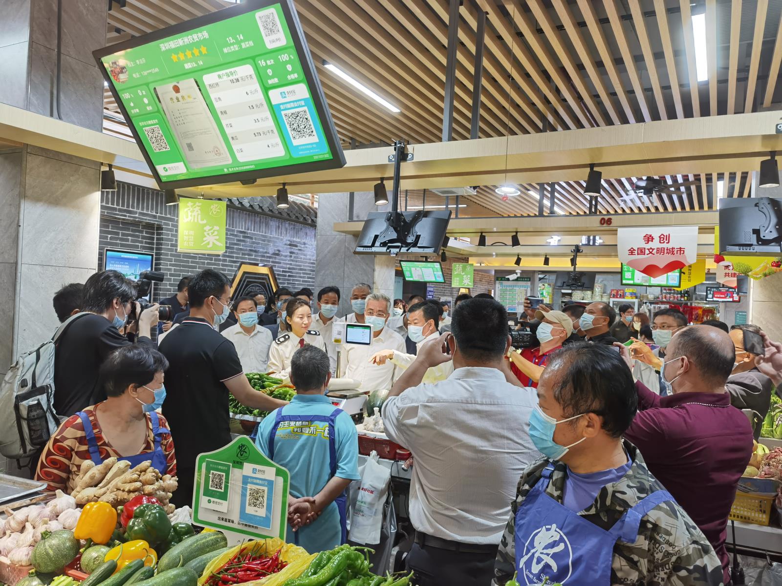 广东省副省长率队视察深圳新洲智慧肉菜市场
